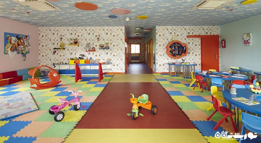 کلاب کودکان هتل تایتانیک بیچ لارا